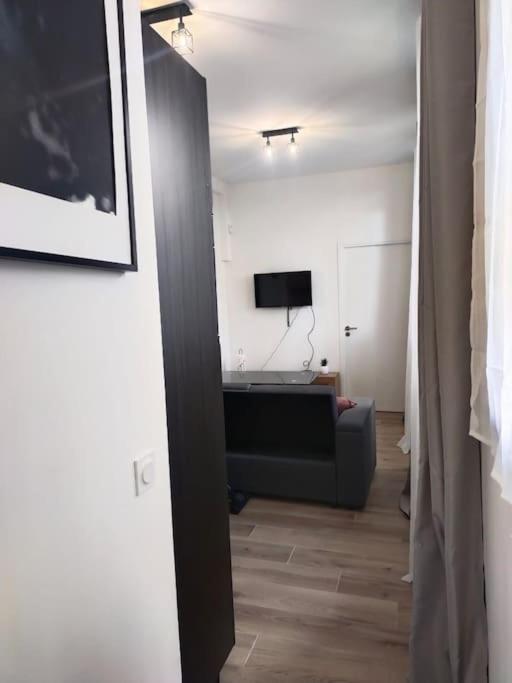2 Piece Avec Terrasse Ensoleille Apartment Suresnes Exterior photo