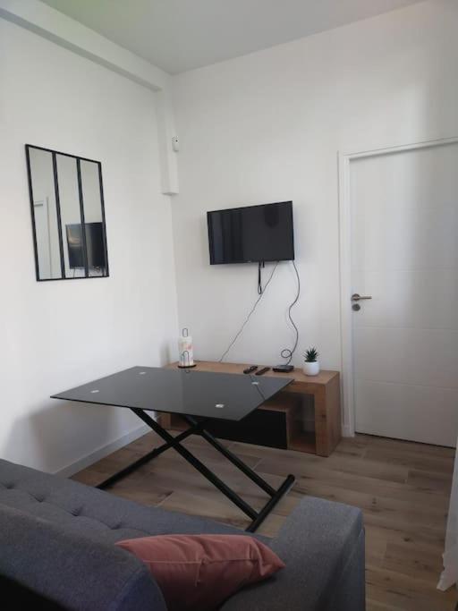 2 Piece Avec Terrasse Ensoleille Apartment Suresnes Exterior photo
